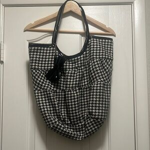 Black and White Houndstooth Tote Bag